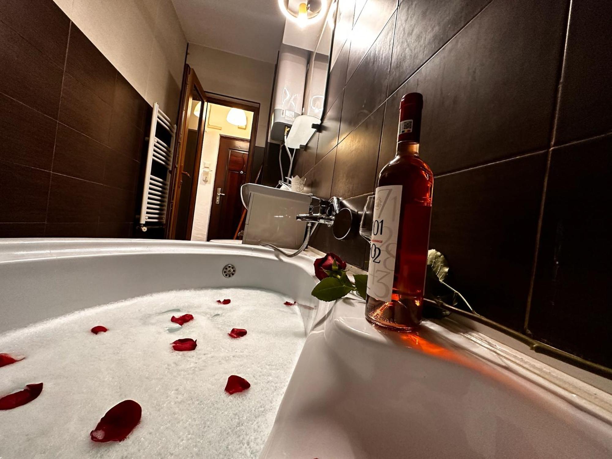 Romantic Charm, Spa, Free Early Check-in Apartment Bukarest